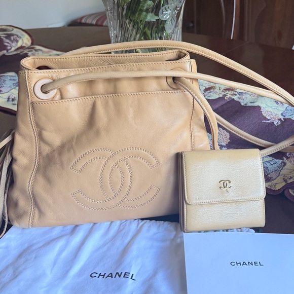 Chanel Beige Leather Shoulder Bag - Picture 1 of 9